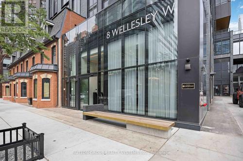 Lph05 - 8 Wellesley Street W, Toronto, ON - Outdoor