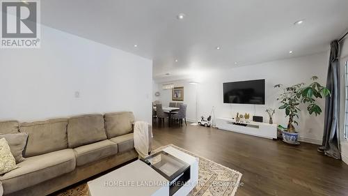 81 Stirling Crescent, Markham, ON - Indoor Photo Showing Living Room