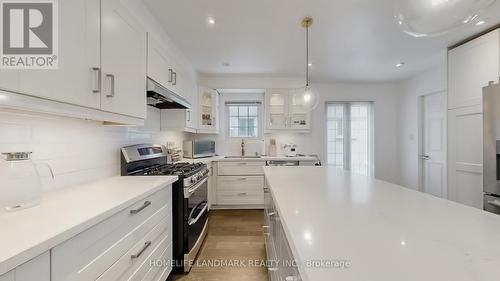 81 Stirling Crescent, Markham, ON - Indoor Photo Showing Kitchen With Upgraded Kitchen