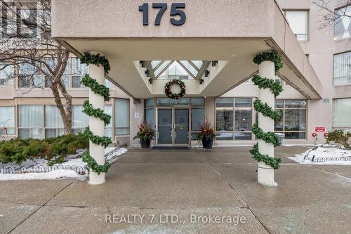 303 - 175 Cedar Avenue, Richmond Hill, ON - Outdoor