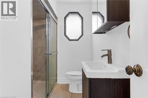 3pc bathroom - 40 West 3Rd Street, Hamilton, ON - Indoor Photo Showing Bathroom