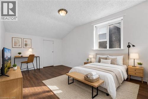 40 West 3Rd Street, Hamilton, ON - Indoor Photo Showing Bedroom