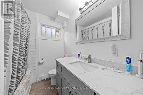 Apartment 1 - bathroom - 1702 Russell Road, Ottawa, ON - Indoor Photo Showing Bathroom