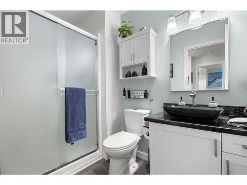 Bath off main Living - 1895 Ambrosi Road Unit# 502, Kelowna, BC - Indoor Photo Showing Bathroom