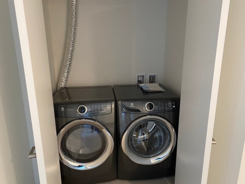 Salle de lavage - Th5-1288 Rue St-Antoine O., Montréal (Ville-Marie), QC - Indoor Photo Showing Laundry Room