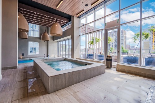 Piscine - Th5-1288 Rue St-Antoine O., Montréal (Ville-Marie), QC - Indoor Photo Showing Other Room