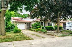 16 FLAMINGO Drive  Hamilton, ON L9A 4X7