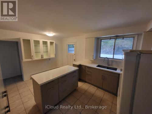 536 Glen Forrest Boulevard, Waterloo, ON - Indoor Photo Showing Kitchen