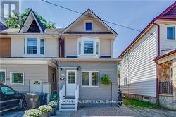 174 COXWELL AVENUE  Toronto, ON M4L 3B2