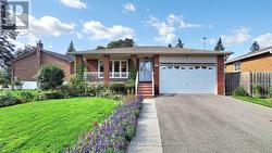 17 SQUIREWOOD ROAD  Toronto, ON M2J 4T2