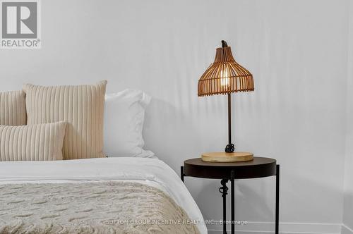 142 Ritchie Crescent, Springwater, ON - Indoor Photo Showing Bedroom