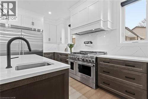 817 King Road, Burlington, ON - Indoor Photo Showing Kitchen With Upgraded Kitchen