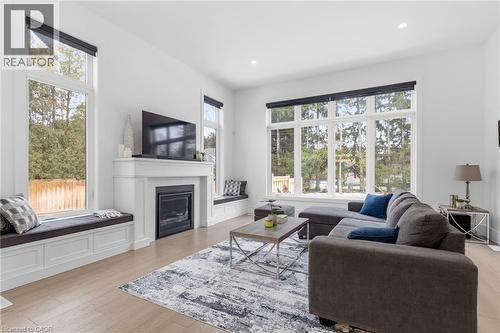 817 King Road, Burlington, ON - Indoor Photo Showing Living Room With Fireplace