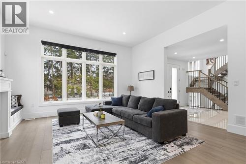 817 King Road, Burlington, ON - Indoor Photo Showing Living Room With Fireplace