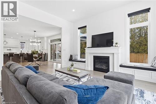 817 King Road, Burlington, ON - Indoor Photo Showing Living Room With Fireplace