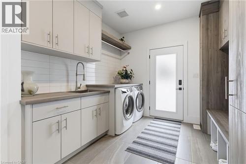 817 King Road, Burlington, ON - Indoor Photo Showing Laundry Room