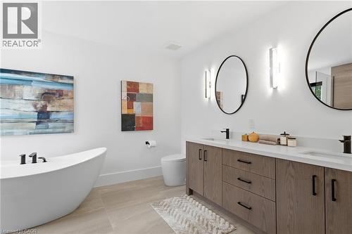 817 King Road, Burlington, ON - Indoor Photo Showing Bathroom