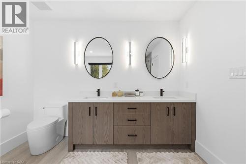 817 King Road, Burlington, ON - Indoor Photo Showing Bathroom