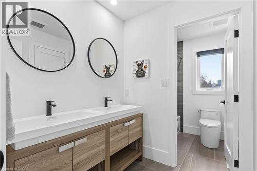 817 King Road, Burlington, ON - Indoor Photo Showing Bathroom