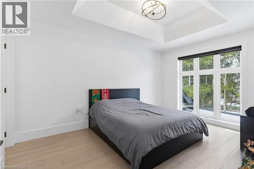 817 King Road, Burlington, ON - Indoor Photo Showing Bedroom