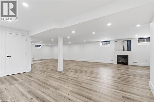 817 King Road, Burlington, ON - Indoor