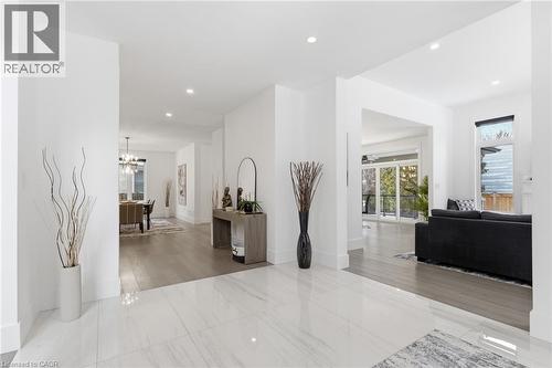 817 King Road, Burlington, ON - Indoor