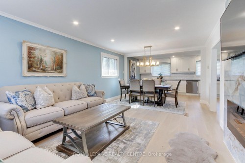 2039 Davebrook Road, Mississauga, ON - Indoor Photo Showing Living Room