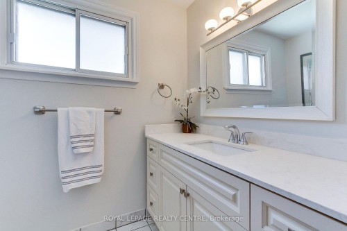 2039 Davebrook Road, Mississauga, ON - Indoor Photo Showing Bathroom