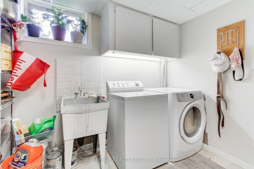 2039 Davebrook Road, Mississauga, ON - Indoor Photo Showing Laundry Room