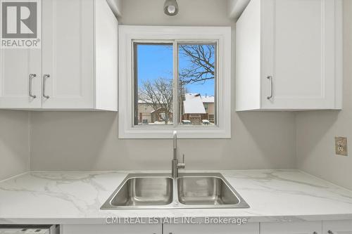 47 Carter Drive, Brampton, ON - Indoor Photo Showing Kitchen With Double Sink