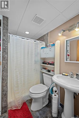 1723 Allbright Crescent, Prince Albert, SK - Indoor Photo Showing Bathroom