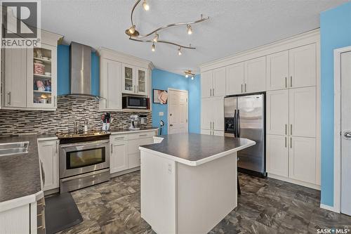 1723 Allbright Crescent, Prince Albert, SK - Indoor Photo Showing Kitchen With Stainless Steel Kitchen With Double Sink With Upgraded Kitchen