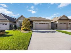 1105 MIKE WEIR Drive  Sarnia, ON N0N 1C0