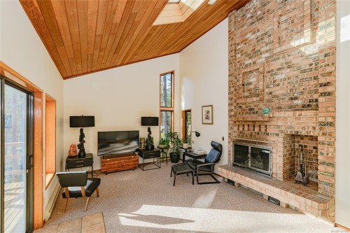 392 Langs Rd, Salt Spring, BC 