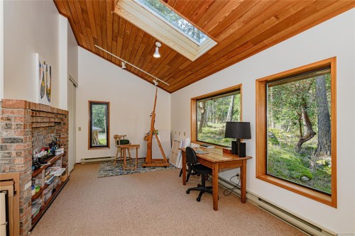 392 Langs Rd, Salt Spring, BC 