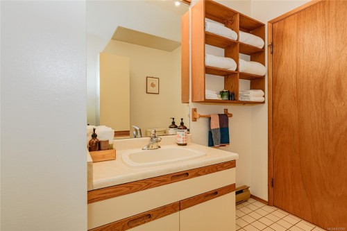 392 Langs Rd, Salt Spring, BC 