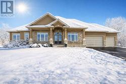 270 WEST LAKE CIRCLE  Ottawa, ON K0A 1L0