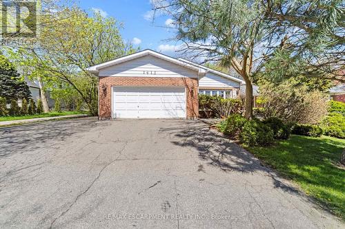 1411 Beaufort Drive, Burlington, ON - Outdoor