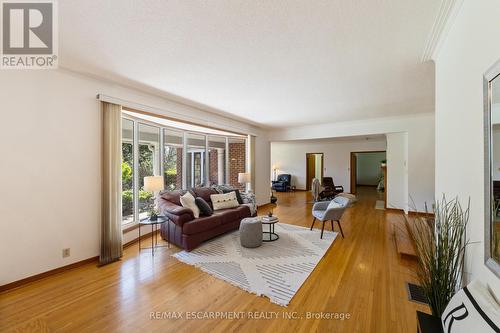 1411 Beaufort Drive, Burlington, ON - Indoor Photo Showing Living Room