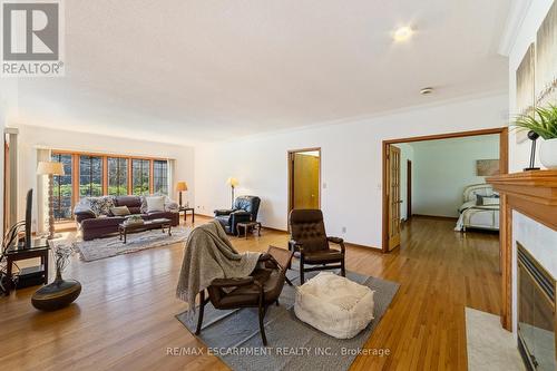 1411 Beaufort Drive, Burlington, ON - Indoor Photo Showing Living Room