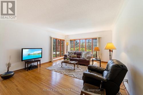 1411 Beaufort Drive, Burlington, ON - Indoor Photo Showing Living Room