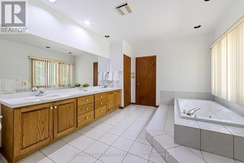 1411 Beaufort Drive, Burlington, ON - Indoor Photo Showing Bathroom