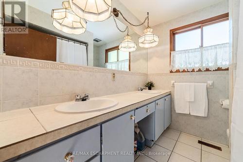 1411 Beaufort Drive, Burlington, ON - Indoor Photo Showing Bathroom