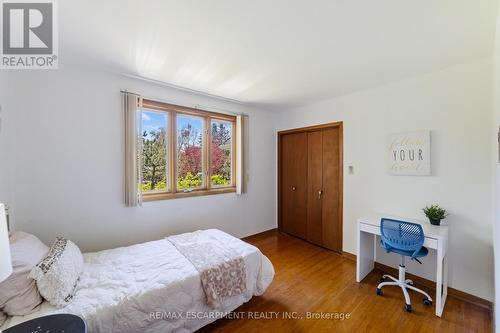 1411 Beaufort Drive, Burlington, ON - Indoor Photo Showing Bedroom