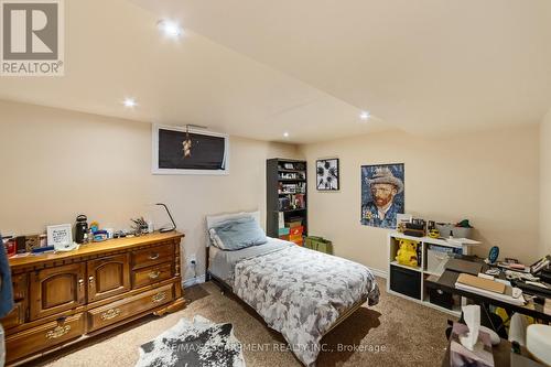 1411 Beaufort Drive, Burlington, ON - Indoor Photo Showing Bedroom