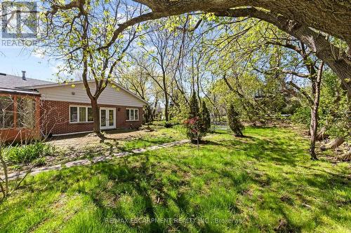 1411 Beaufort Drive, Burlington, ON - Outdoor