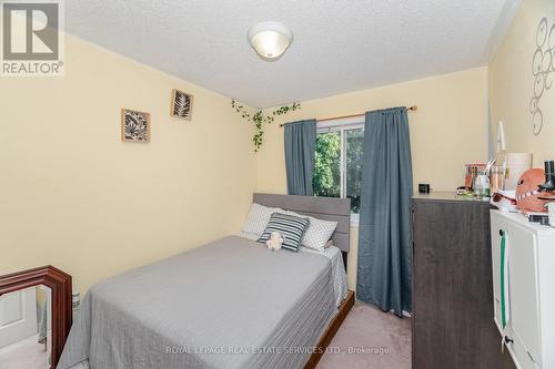 6 - 430 Mapleview Drive E, Barrie, ON - Indoor Photo Showing Bedroom