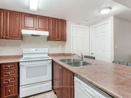 2033-3025 Finch Avenue W, Toronto, ON - Indoor Photo Showing Kitchen With Double Sink