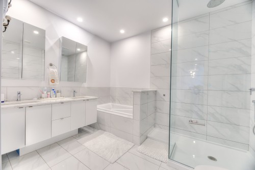 Master Bathroom - Ph1107-5265 Av. De Courtrai, Montréal (Côte-Des-Neiges/Notre-Dame-De-Grâce), QC - Indoor Photo Showing Bathroom