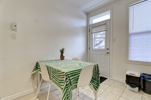 Dinette - 8043 Rue St-Dominique, Montréal (Villeray/Saint-Michel/Parc-Extension), QC - Indoor